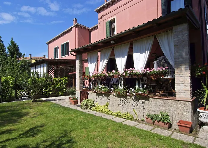 לינה וארוחת בוקר Dacri 3*