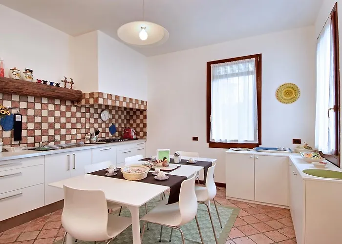 לינה וארוחת בוקר Dacri 3*